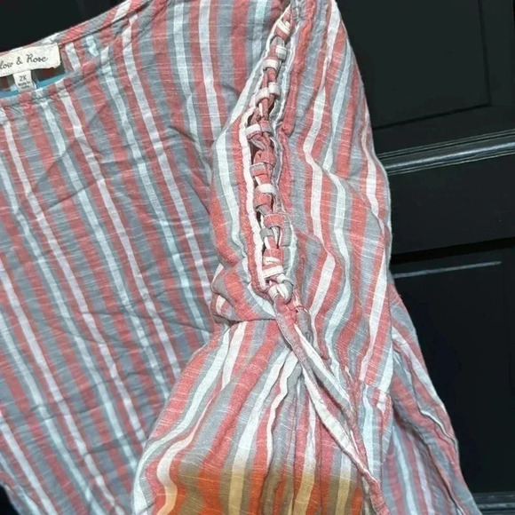 5/$25 Harlow and Rose Cotton top - Picture 3 of 6